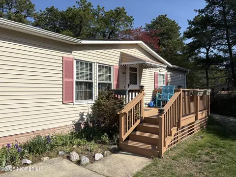 308 Kenwood Ct, Manchester, NJ 08759