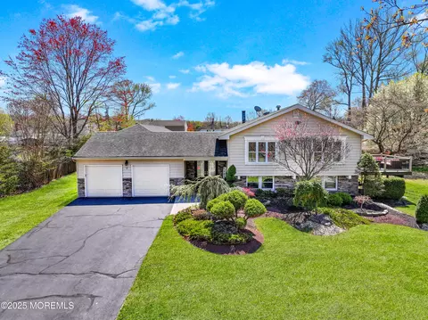 7 Arthurs Ct, Manalapan, NJ 07726