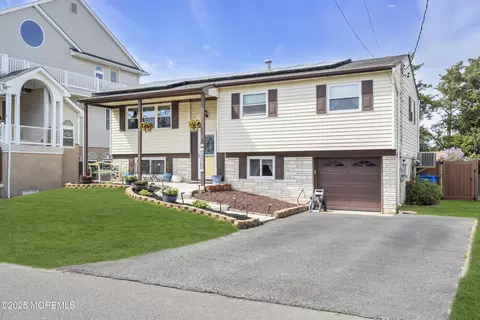 76 Bay Breeze Dr, Toms River, NJ 08753