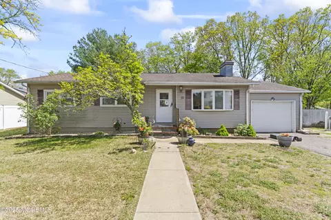 15 Vermont Ave, Jackson, NJ 08527