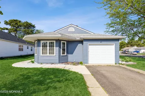 41 Stockport Dr, Toms River, NJ 08757