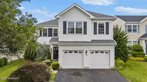 9 Inverness Dr, Manalapan, NJ 07726
