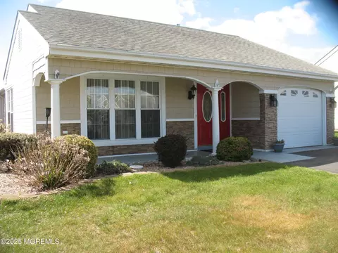 34 Greenwich Ave, Manchester, NJ 08759