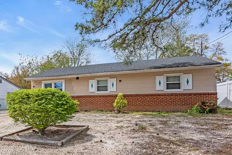111 3rd St, Waretown, NJ 08758