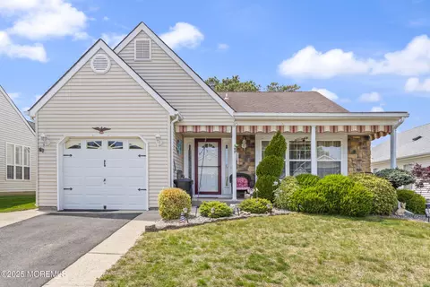 195 Canterbury Ln, Toms River, NJ 08757
