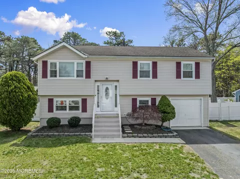 1417 Delaware Ave, Toms River, NJ 08753