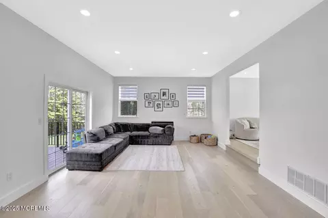 Living - 12 Arrowhead Cir, Jackson, NJ 08527 photo 4 of 4