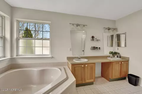 Bath - 12 Arrowhead Cir, Jackson, NJ 08527 photo 5 of 5