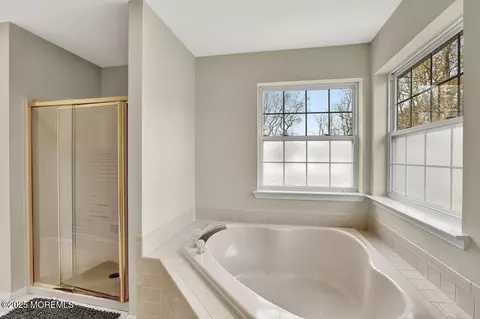 Bath - 12 Arrowhead Cir, Jackson, NJ 08527 photo 4 of 5
