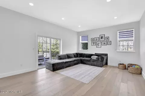 Living - 12 Arrowhead Cir, Jackson, NJ 08527 photo 3 of 4