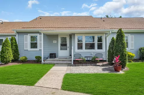 83 Parkway Dr #E, Freehold, NJ 07728