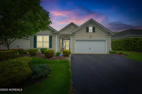 31 Balmoral Dr, Jackson, NJ 08527