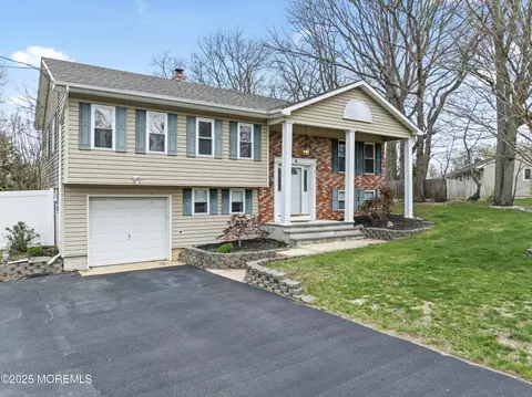35 Chestnut Hill Rd, Howell, NJ 07731