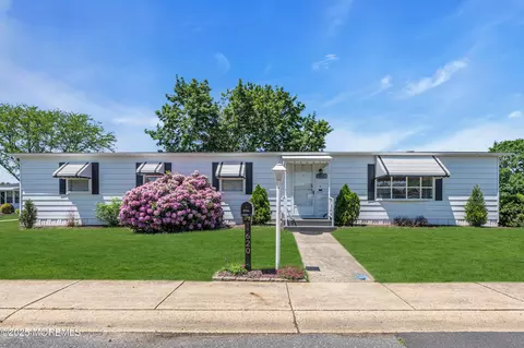 620 Sara Dr, Freehold, NJ 07728