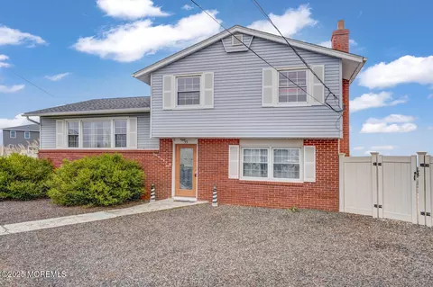 33 W Delaware Dr, Little Egg Harbor, NJ 08087