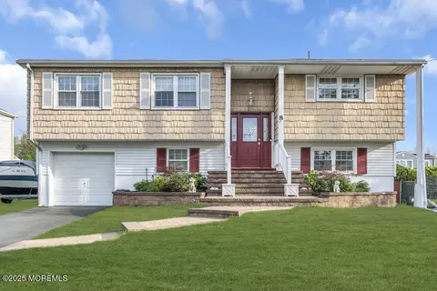 8 Ennis Dr, Hazlet, NJ 07730