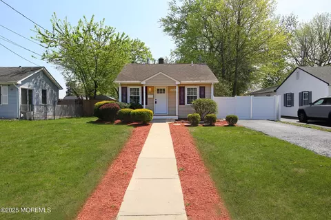 325 W Prospect Ave, Keyport, NJ 07735