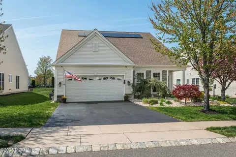8 Ascot Ln, Manchester, NJ 08759