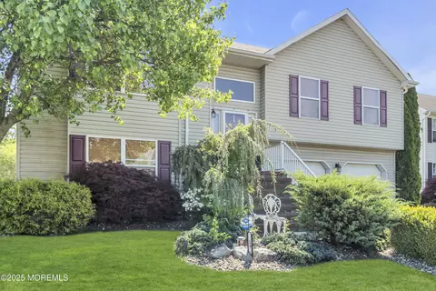 19 Sally St, Howell, NJ 07731