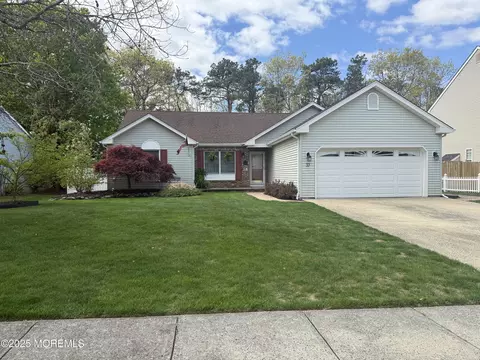 33 Pulaski Dr, Barnegat, NJ 08005