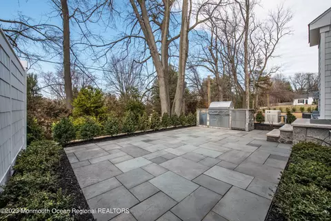 Exterior - 5 Bingham Ct, Rumson, NJ 07760 photo 2 of 2