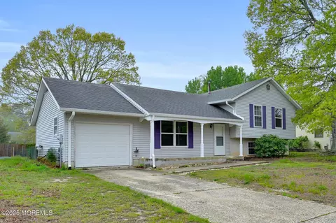 91 Hollybrook Dr, Little Egg Harbor, NJ 08087
