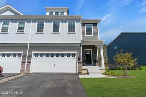18 Avalon Ln, Jackson, NJ 08527