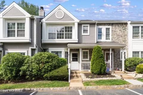 27 Mainbraid Ct, Tinton Falls, NJ 07753