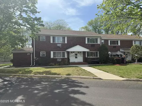 20 Juniper Ln # B, Eatontown, NJ 07724