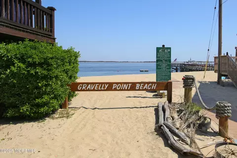 75 Gravelly Point Rd, Highlands, NJ 07732