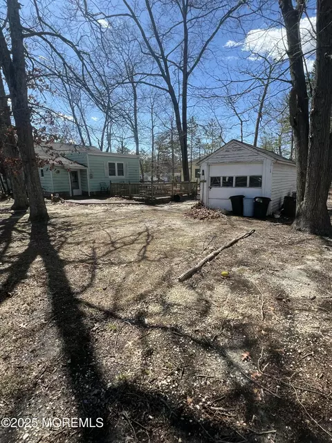 Exterior - 570 Vaughn Ave, Forked River, NJ 08731 photo 4 of 5