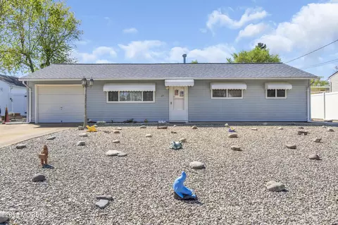 17 Easy St, Toms River, NJ 08757