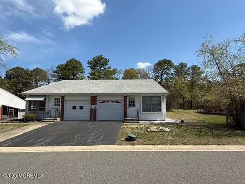 39 Independence Pkwy #B, Whiting, NJ 08759