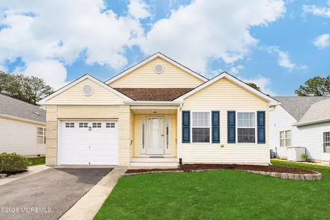 83 Woodstock Dr, Toms River, NJ 08757