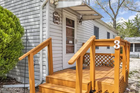 Exterior - 3 Oak St, Waretown, NJ 08758 photo 4 of 8