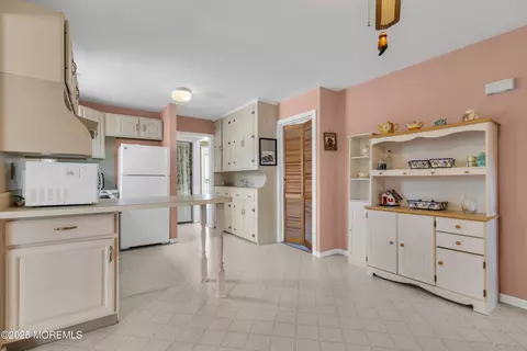Kitchen - 3 Oak St, Waretown, NJ 08758 photo 1 of 3
