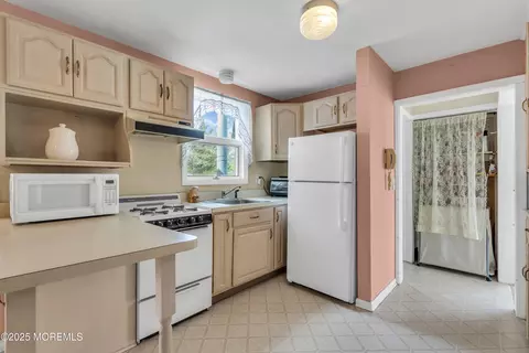 Kitchen - 3 Oak St, Waretown, NJ 08758 photo 2 of 3