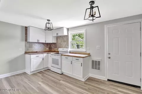 41 Hickstown Rd, Sicklerville, NJ 08081