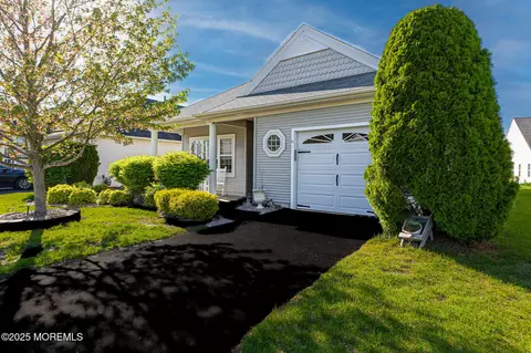 21 Florence Dr, Manchester, NJ 08759