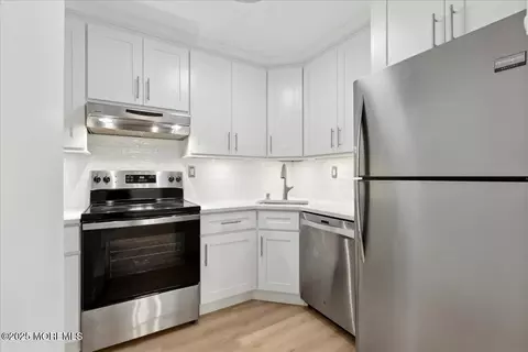 87 Arrowood Rd #D, Manalapan, NJ 07726