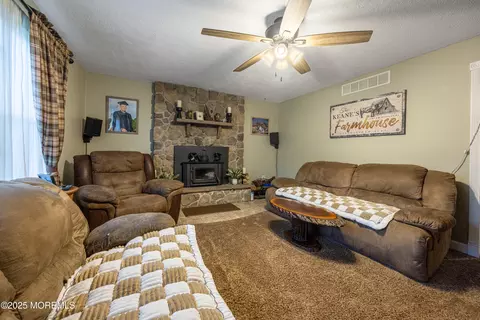 153 W Millstream Rd, New Egypt, NJ 08533