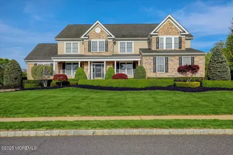 1 Livingston Ct, Marlboro, NJ 07746
