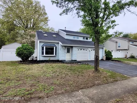 669 Branch Dr, Toms River, NJ 08755