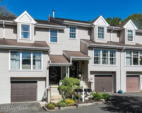 31 Mulberry Ct #B, Brielle, NJ 08730