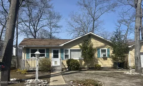 1912 Serpentine Dr, Forked River, NJ 08731