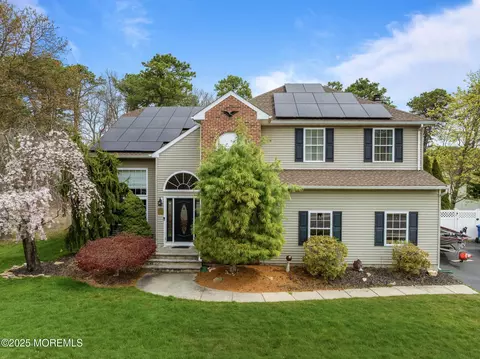 16 Ridgeview Dr, Manchester, NJ 08759