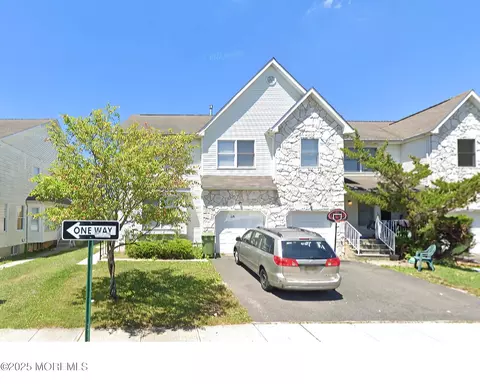 69 N Crest Pl, Lakewood, NJ 08701