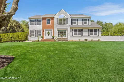 14 Majestic Dr, Freehold, NJ 07728