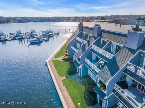 85 E Water St #206, Toms River, NJ 08753