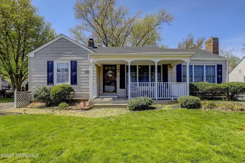 126 9th St, Belford, NJ 07718